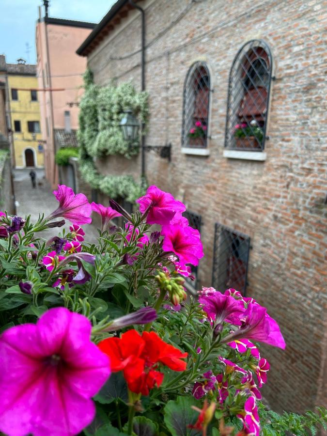 Chez Madame Hotel Ferrara Exterior foto